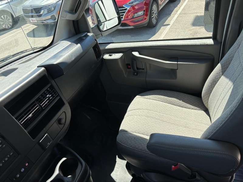 Chevrolet Express Passenger Vehicle Image 16