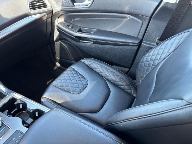 Ford Edge Vehicle Image 15