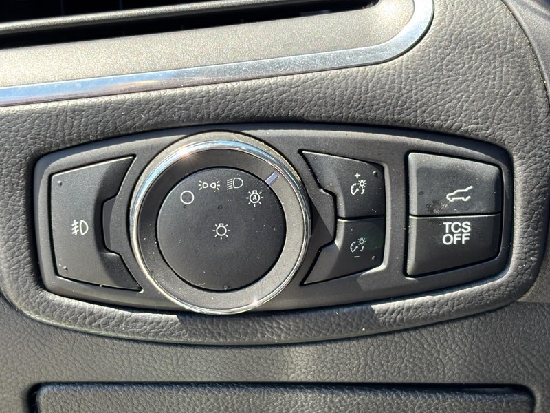 Ford Edge Vehicle Image 16
