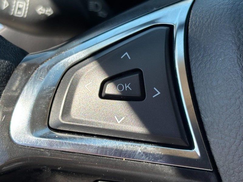 Ford Edge Vehicle Image 17