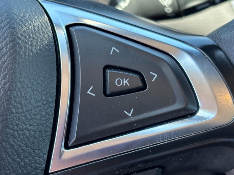 Ford Edge Vehicle Image 19