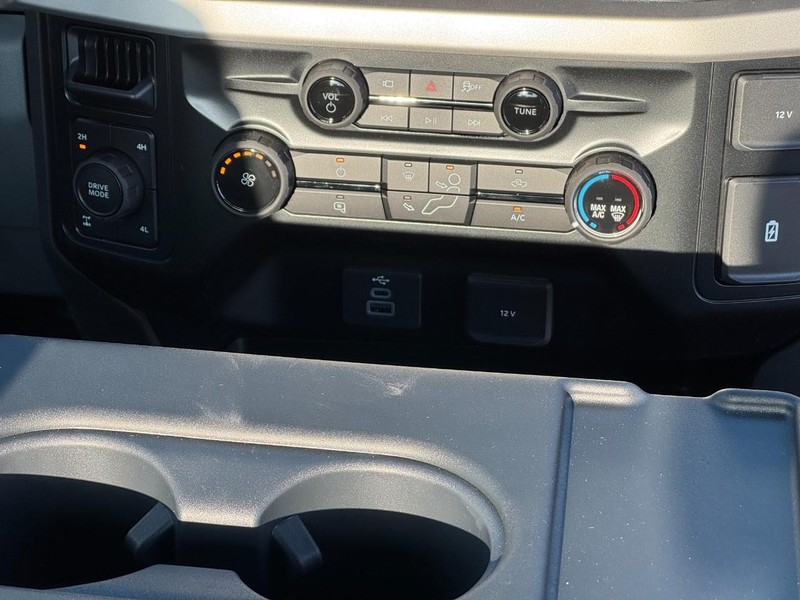 Ford Super Duty F-350 SRW Vehicle Image 10