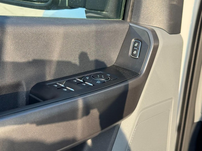 Ford Super Duty F-350 SRW Vehicle Image 12