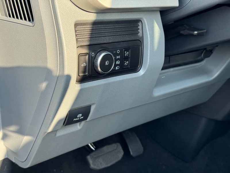 Ford Super Duty F-350 SRW Vehicle Image 13