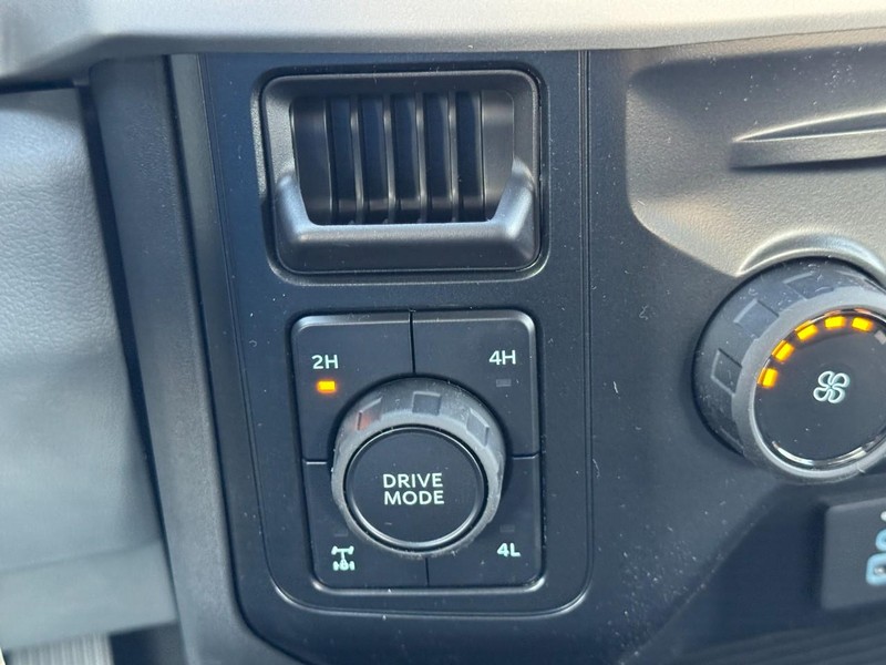 Ford Super Duty F-350 SRW Vehicle Image 16