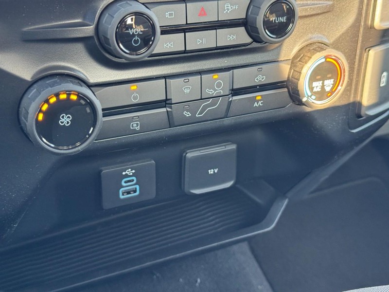 Ford Super Duty F-350 SRW Vehicle Image 17