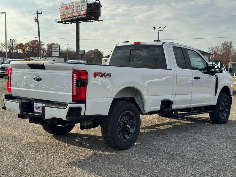 Ford Super Duty F-350 SRW Vehicle Image 03