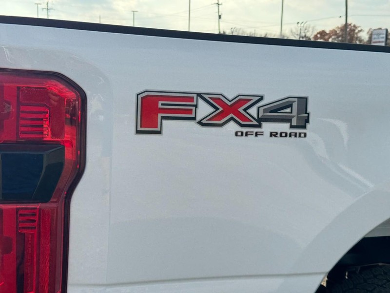 Ford Super Duty F-350 SRW Vehicle Image 04