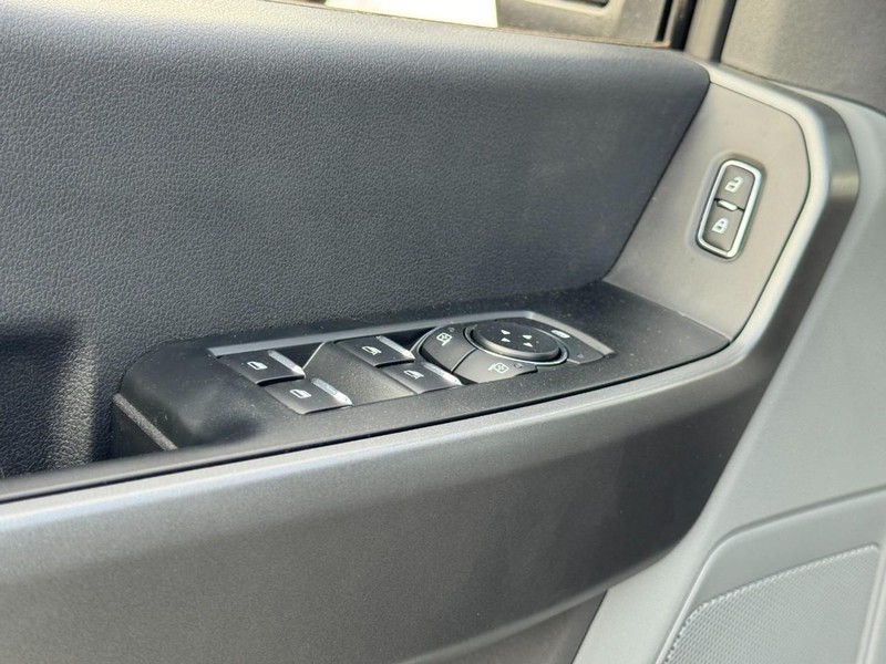 Ford Super Duty F-350 SRW Vehicle Image 12