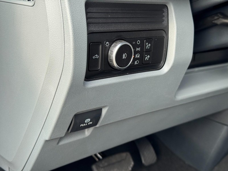 Ford Super Duty F-350 SRW Vehicle Image 13