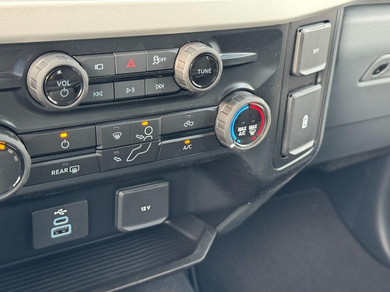 Ford Super Duty F-350 SRW Vehicle Image 17