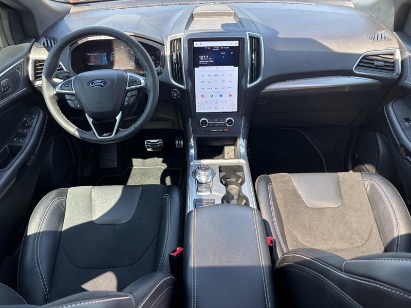 Ford Edge Vehicle Image 11