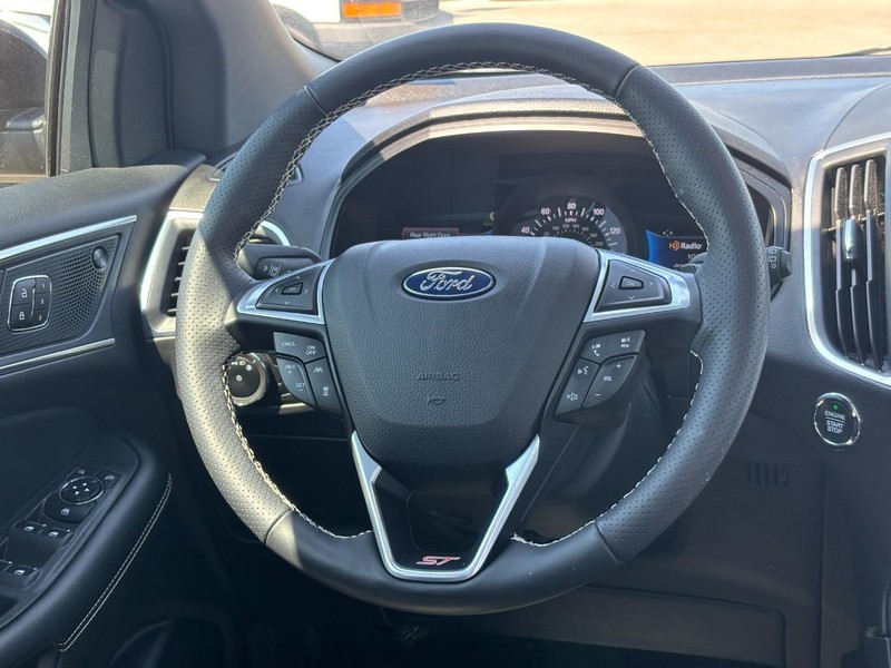 Ford Edge Vehicle Image 12