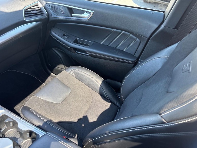 Ford Edge Vehicle Image 15