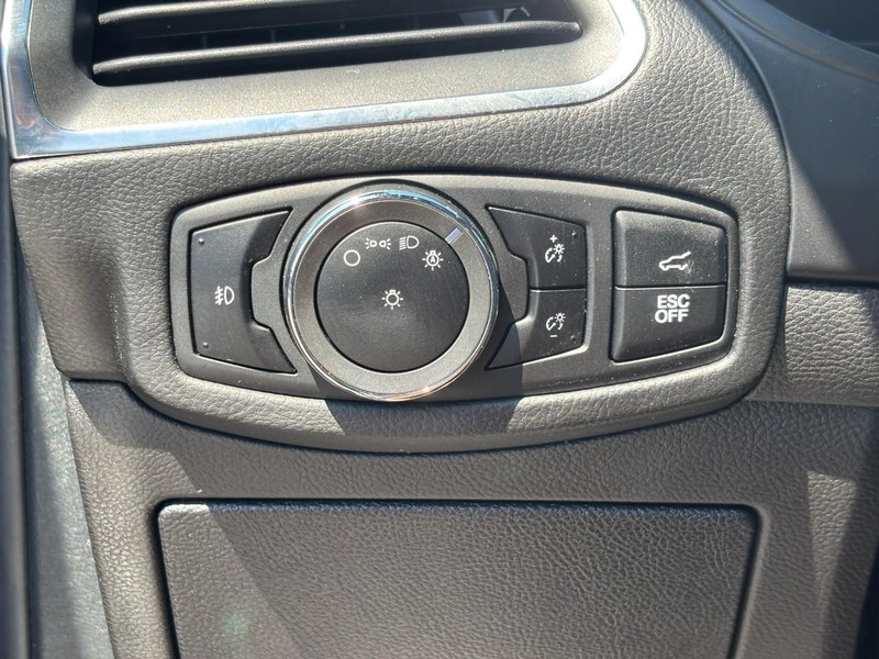 Ford Edge Vehicle Image 16