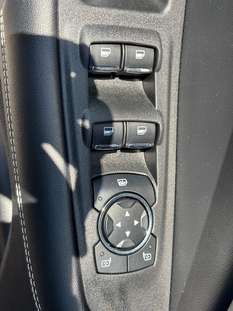 Ford Edge Vehicle Image 26