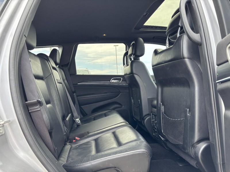 Jeep Grand Cherokee Vehicle Image 10