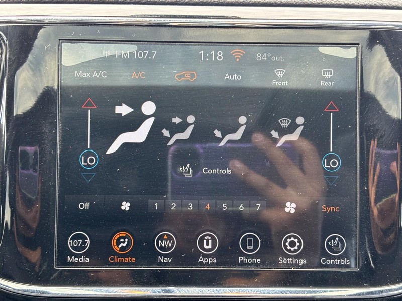 Jeep Grand Cherokee Vehicle Image 13
