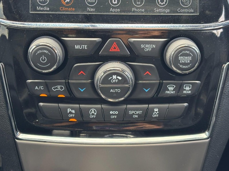 Jeep Grand Cherokee Vehicle Image 14