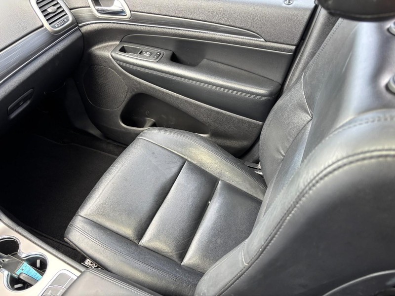 Jeep Grand Cherokee Vehicle Image 15