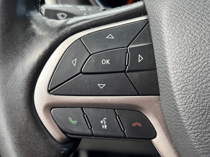 Jeep Grand Cherokee Vehicle Image 17