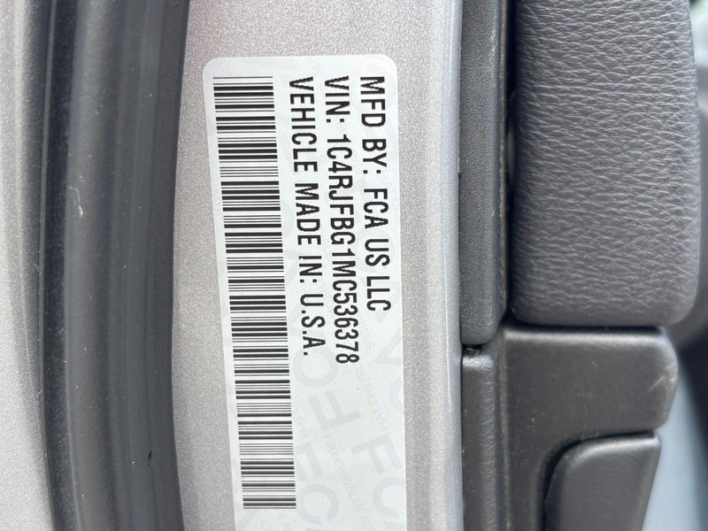 Jeep Grand Cherokee Vehicle Image 27
