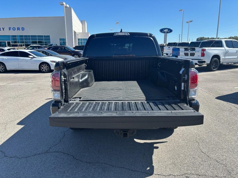 Toyota Tacoma 4WD Vehicle Image 04