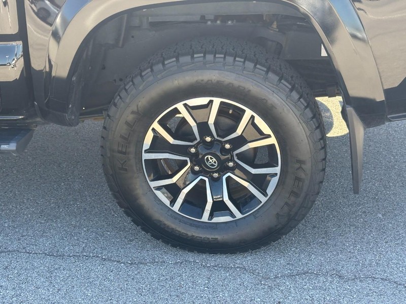 Toyota Tacoma 4WD Vehicle Image 07