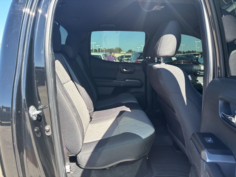 Toyota Tacoma 4WD Vehicle Image 10