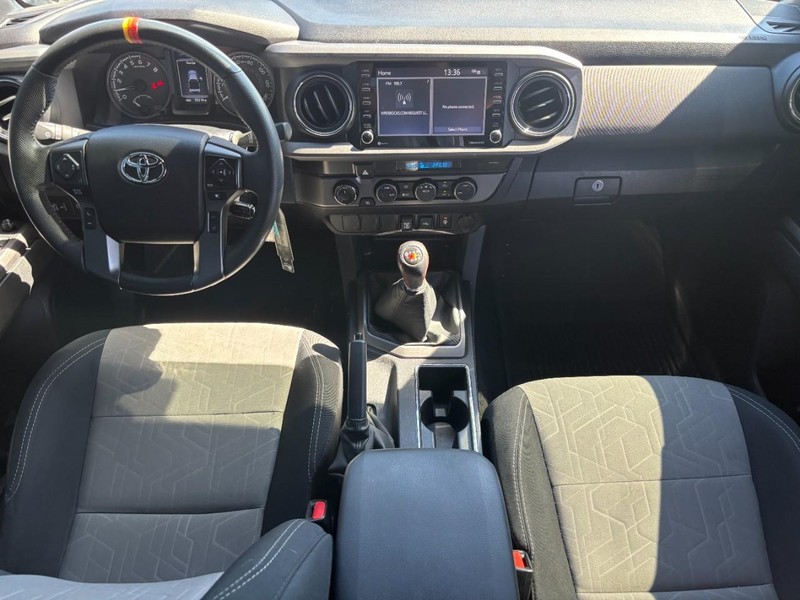 Toyota Tacoma 4WD Vehicle Image 11