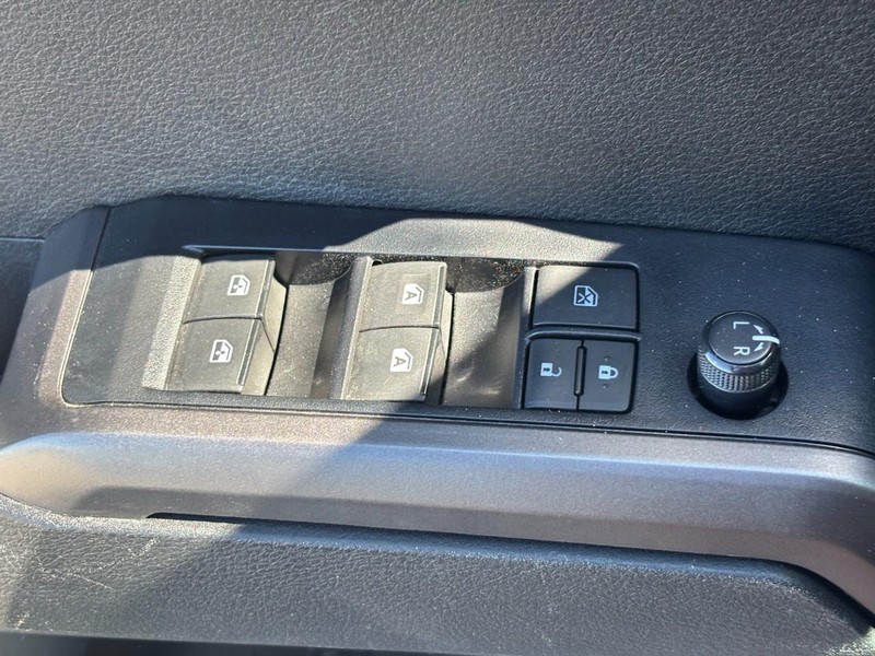 Toyota Tacoma 4WD Vehicle Image 25