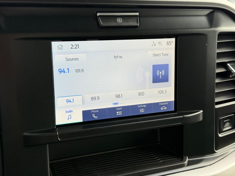 Ford Super Duty F-250 SRW Vehicle Full-screen Gallery Image 10