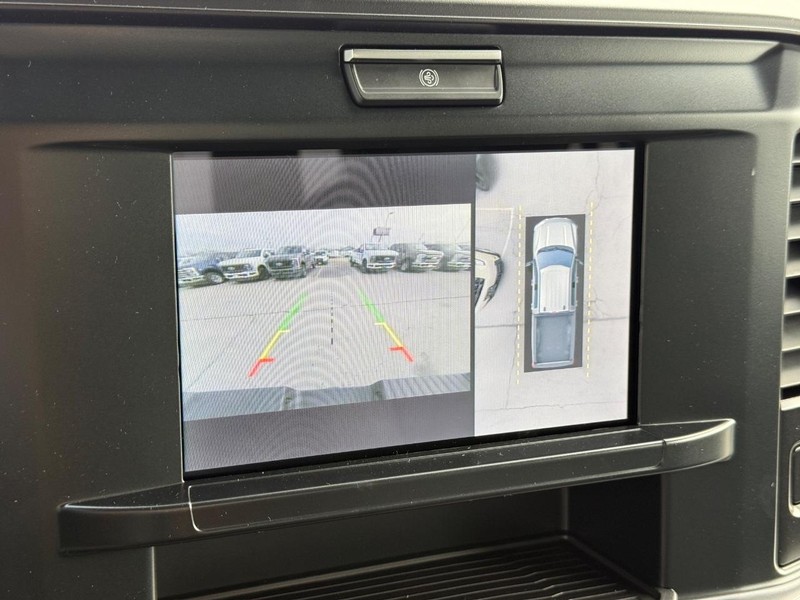 Ford Super Duty F-250 SRW Vehicle Full-screen Gallery Image 11