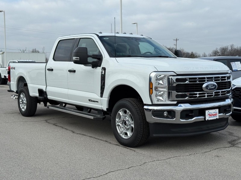Ford Super Duty F-250 SRW Vehicle Full-screen Gallery Image 2