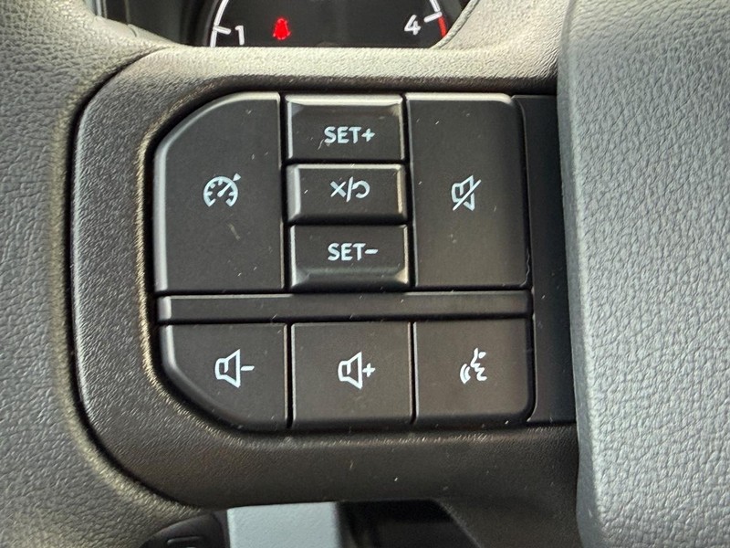 Ford Super Duty F-250 SRW Vehicle Full-screen Gallery Image 8