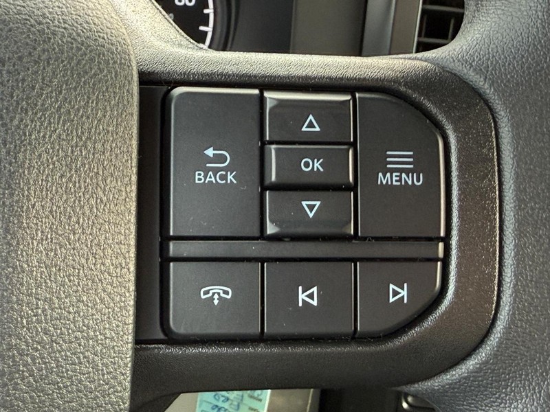 Ford Super Duty F-250 SRW Vehicle Full-screen Gallery Image 9