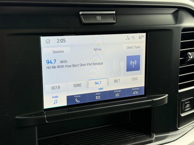 Ford Super Duty F-250 SRW Vehicle Full-screen Gallery Image 10