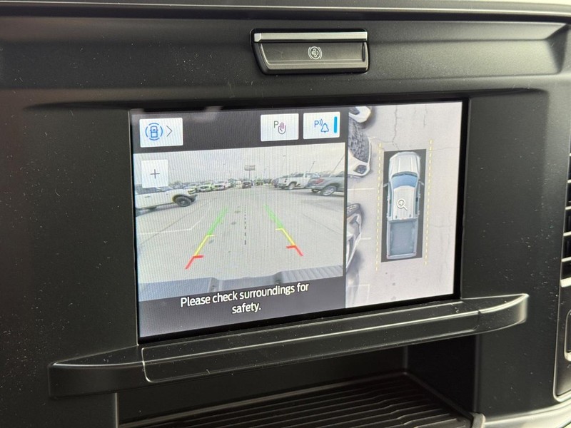 Ford Super Duty F-250 SRW Vehicle Full-screen Gallery Image 11