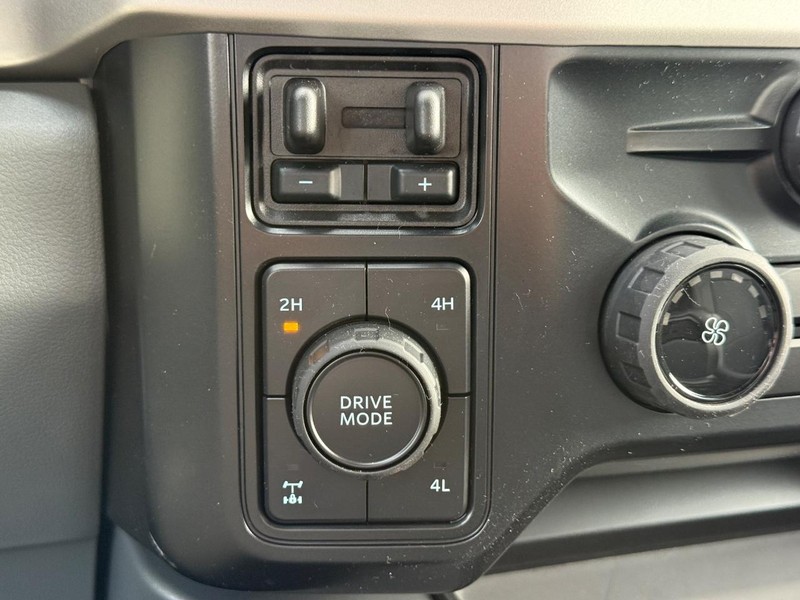 Ford Super Duty F-250 SRW Vehicle Full-screen Gallery Image 12