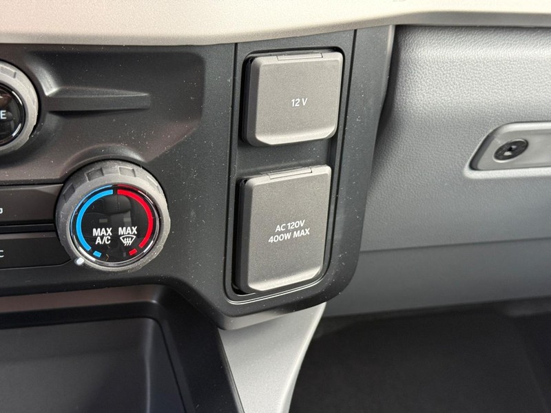 Ford Super Duty F-250 SRW Vehicle Full-screen Gallery Image 14