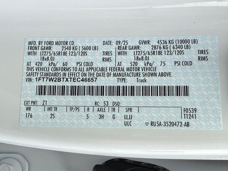 Ford Super Duty F-250 SRW Vehicle Full-screen Gallery Image 19