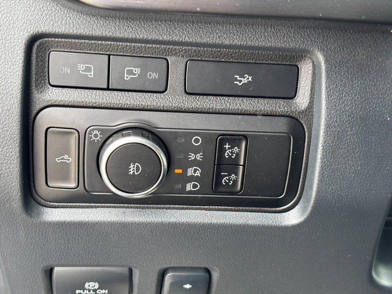 Ford Super Duty F-250 SRW Vehicle Image 16