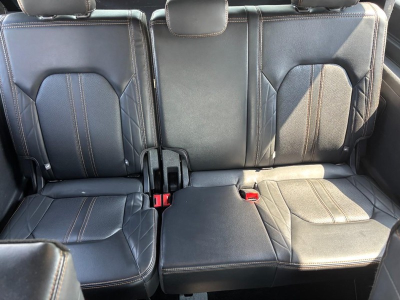 Ford Expedition Max Vehicle Image 11