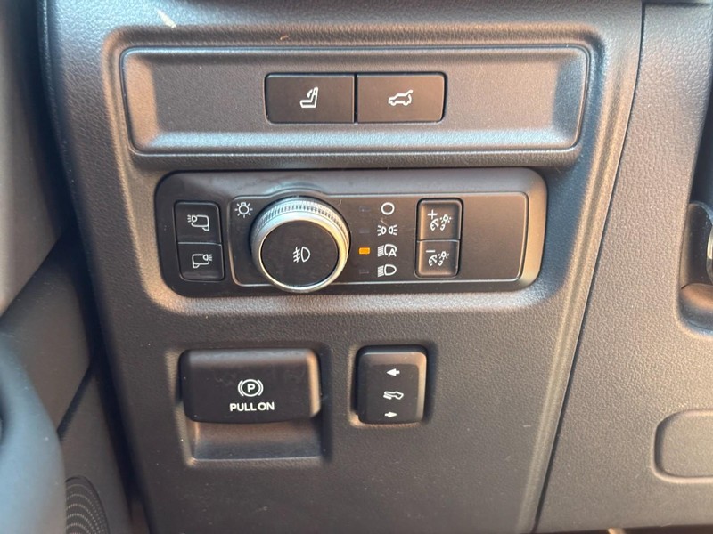 Ford Expedition Max Vehicle Image 17