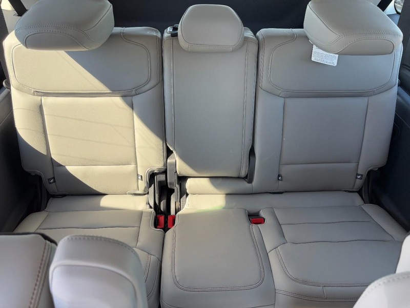 Ford Expedition Max Vehicle Image 06