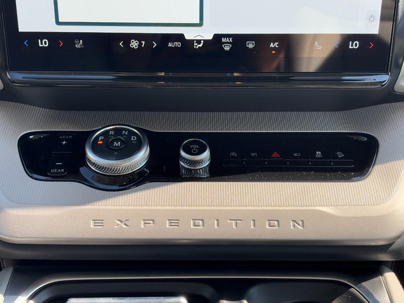 Ford Expedition Max Vehicle Image 10