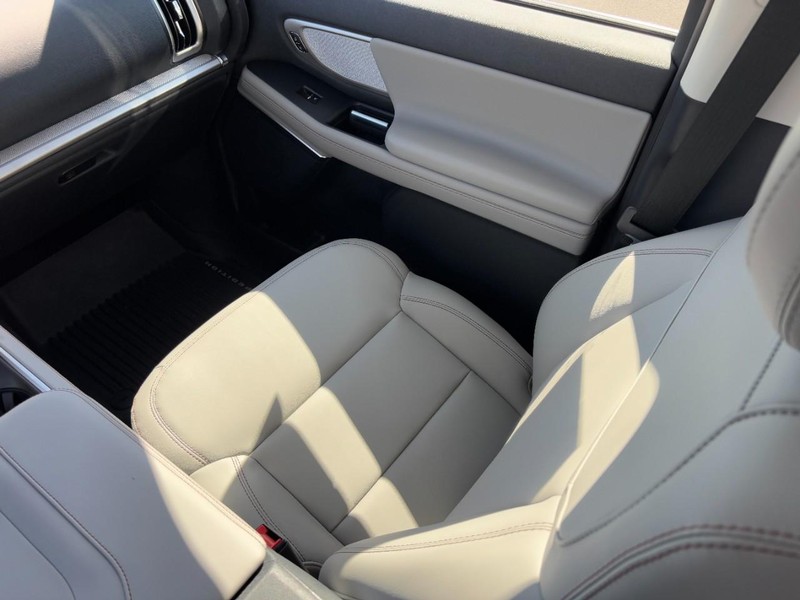 Ford Expedition Max Vehicle Image 11