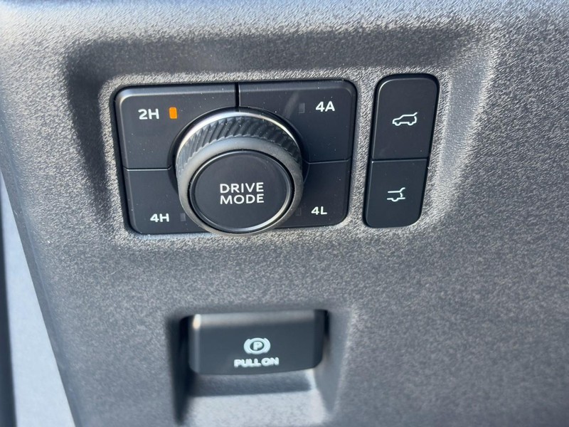 Ford Expedition Max Vehicle Image 12