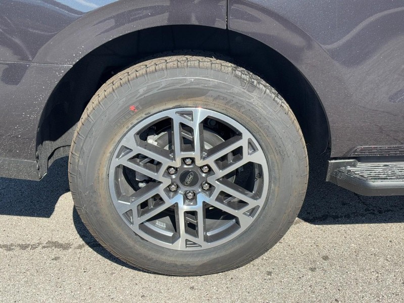 Ford Expedition Vehicle Image 04