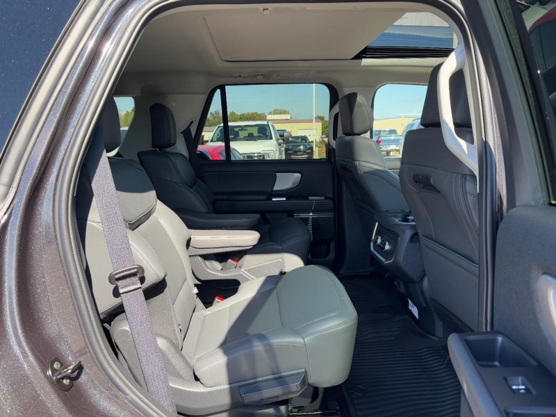 Ford Expedition Vehicle Image 05